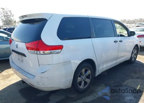 2011 Toyota Sienna z USA, uszkodzony, nr VIN 5TDKA3DC1BS002075